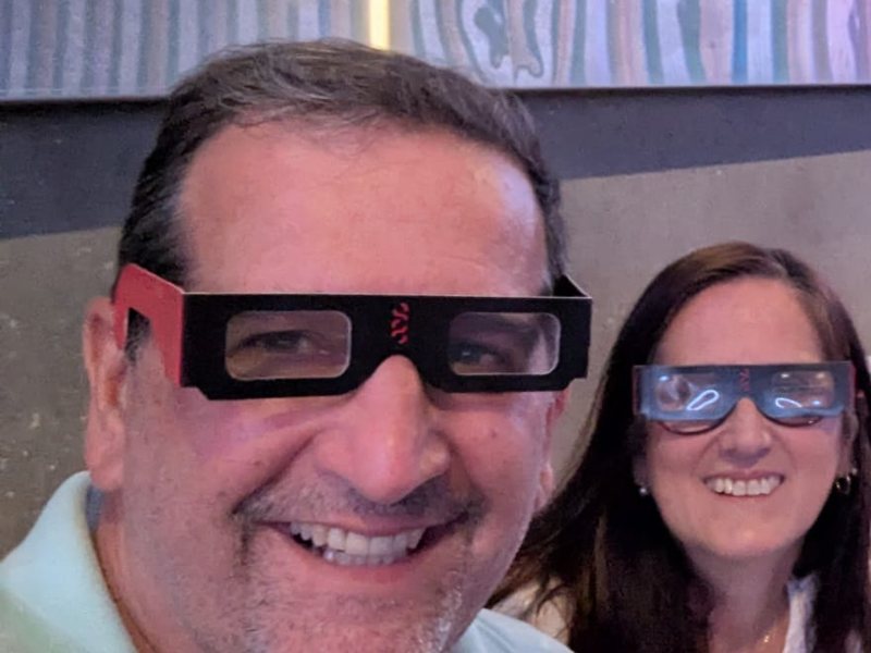 Diego y Vero con lentes 3D